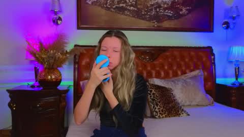 Luna Rishi online show from 11.28.25