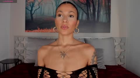 Luna Ruso  online show from 12.28.24