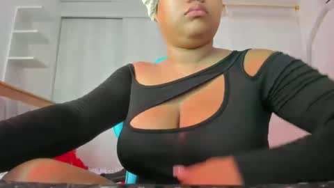 Snapshot of lunastar02 chatting on 10.27.25 luna online show from 10.27.25