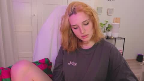 Snapshot of lunatale chatting on 01.19.26 Kate online show from 01.19.26