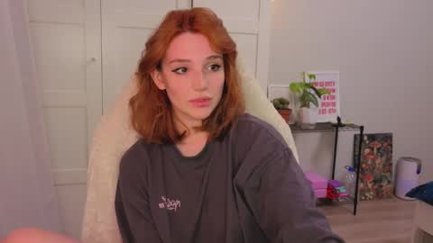 Snapshot of lunatale chatting on 02.15.26 Kate online show from 02.15.26