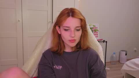 Snapshot of lunatale chatting on 02.26.26 Kate online show from 02.26.26