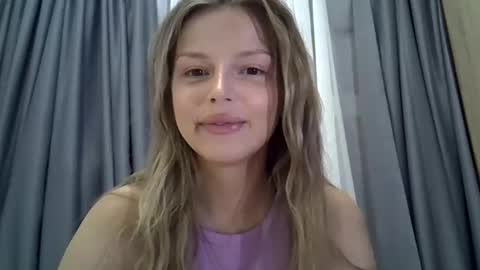 Snapshot of lunav7 chatting on 09.15.25 Luna online show from 09.15.25