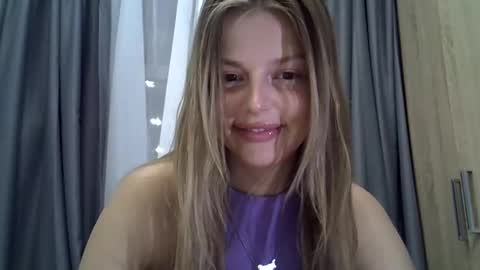 Snapshot of lunav7 chatting on 09.16.25 Luna online show from 09.16.25