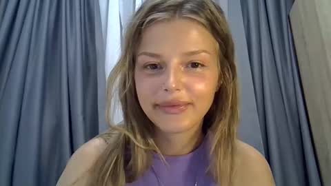 Snapshot of lunav7 chatting on 09.18.25 Luna online show from 09.18.25