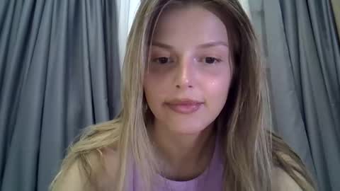 Snapshot of lunav7 chatting on 09.20.25 Luna online show from 09.20.25