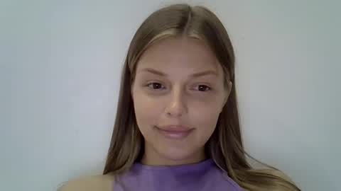 Snapshot of lunav7 chatting on 09.21.25 Luna online show from 09.21.25