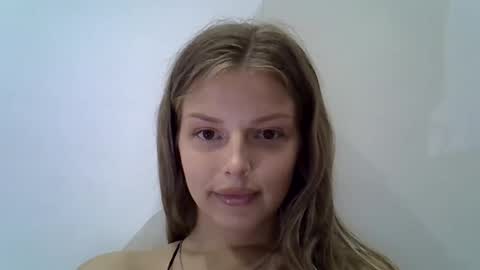 Snapshot of lunav7 chatting on 09.23.25 Luna online show from 09.23.25