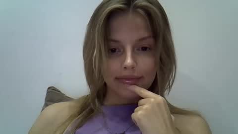 Snapshot of lunav7 chatting on 09.25.25 Luna online show from 09.25.25