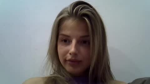 Snapshot of lunav7 chatting on 09.27.25 Luna online show from 09.27.25