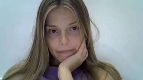 Snapshot of lunav7 chatting on 10.10.25 Luna online show from 10.10.25