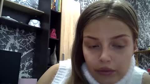 Snapshot of lunav7 chatting on 10.18.25 Luna online show from 10.18.25