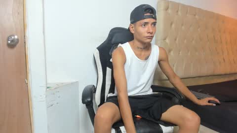 Snapshot of lunay_bigcock420 chatting on 09.29.25 lunay_bigcock420 online show from 09.29.25