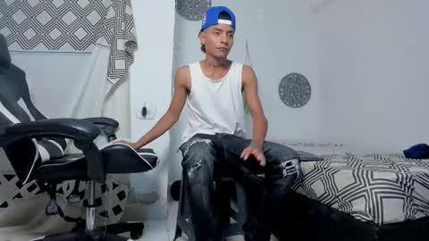 Snapshot of lunay_bigcock420 chatting on 10.25.25 lunay_bigcock420 online show from 10.25.25