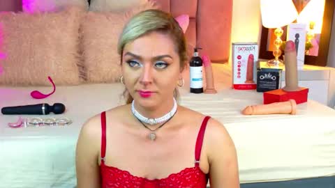 Snapshot of lunitadiva chatting on 02.15.26 lunitadiva online show from 02.15.26