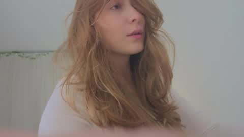 Snapshot of lunoria chatting on 05.31.26 lunoria online show from 05.31.26