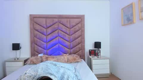 Lushian And Luna online show from 11.04.25