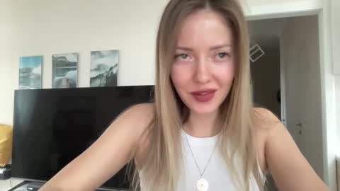 lusiluv online show from 10.13.25