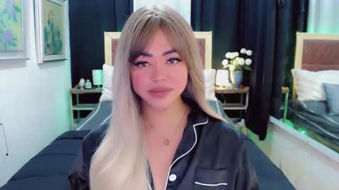 Snapshot of lustfuloffendertrina chatting on 01.08.25 Trina online show from 01.08.25