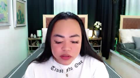 Snapshot of lustfuloffendertrina chatting on 01.27.25 Trina online show from 01.27.25