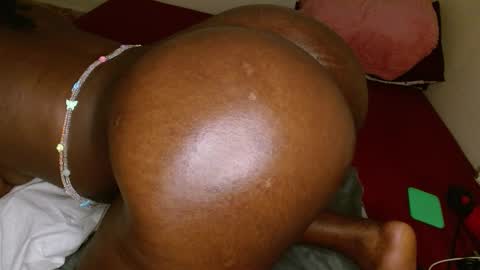 Snapshot of lustrouschoco chatting on 02.20.26 lustrous-choco online show from 02.20.26