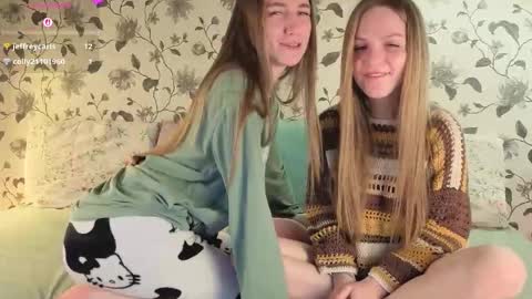 Snapshot of lustyaura chatting on 11.13.25 Aura online show from 11.13.25