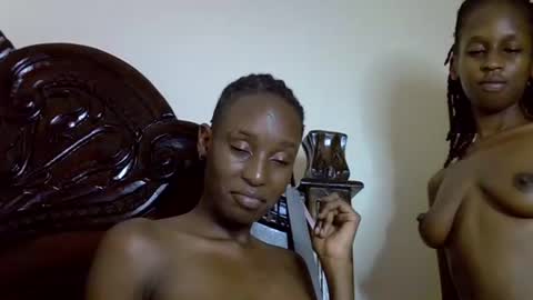 lutino_lovebirds online show from 04.04.26