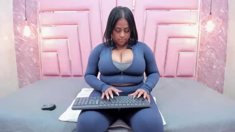 Snapshot of luu_adams chatting on 05.29.26 Luu online show from 05.29.26
