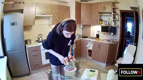 luuvteam online show from 10.27.25