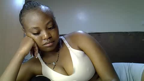 Snapshot of luvly_ebonny chatting on 09.12.25 Tracy online show from 09.12.25