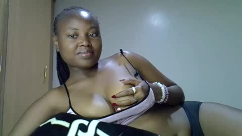 Snapshot of luvly_ebonny chatting on 09.19.25 Tracy online show from 09.19.25