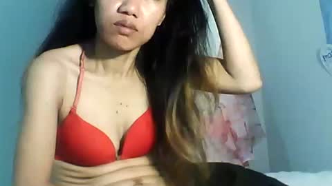 Snapshot of luvu4everxxx chatting on 10.31.25 Bee Bee online show from 10.31.25