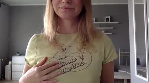 Snapshot of lux_millie chatting on 09.10.25 Millie online show from 09.10.25