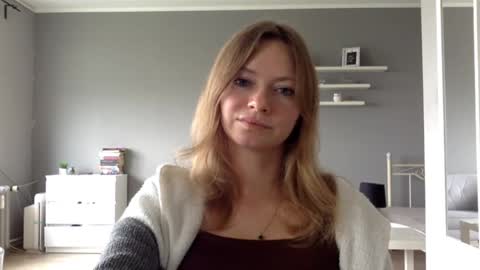 Snapshot of lux_millie chatting on 09.14.25 Millie online show from 09.14.25