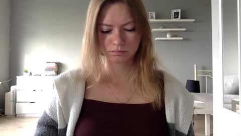 Snapshot of lux_millie chatting on 09.15.25 Millie online show from 09.15.25