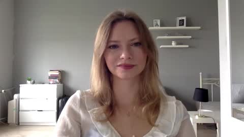 Snapshot of lux_millie chatting on 09.19.25 Millie online show from 09.19.25