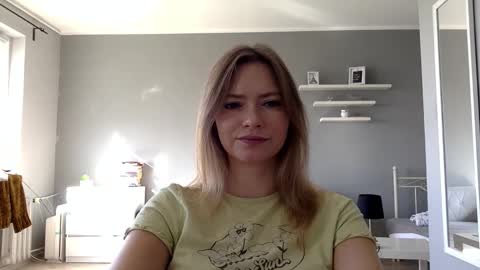 Snapshot of lux_millie chatting on 09.25.25 Millie online show from 09.25.25