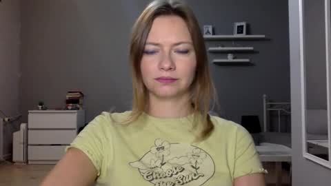 Snapshot of lux_millie chatting on 09.25.25 Millie online show from 09.25.25