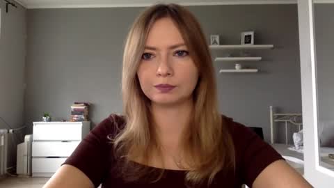 Snapshot of lux_millie chatting on 10.12.25 Millie online show from 10.12.25