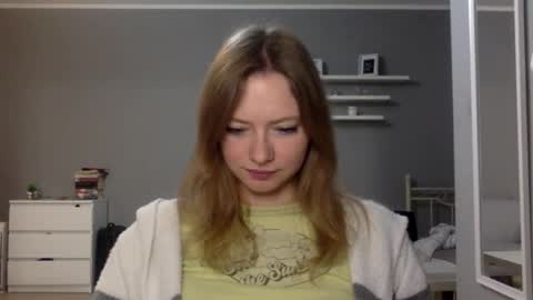 Snapshot of lux_millie chatting on 10.20.25 Millie online show from 10.20.25