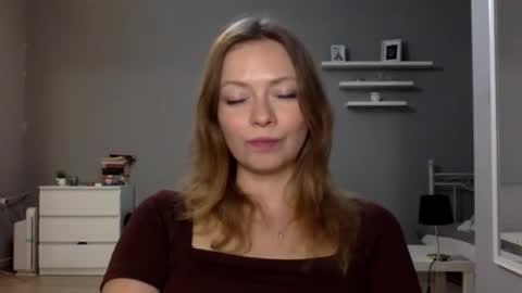 Snapshot of lux_millie chatting on 10.26.25 Millie online show from 10.26.25