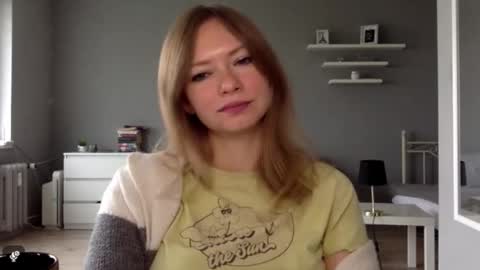 Snapshot of lux_millie chatting on 10.28.25 Millie online show from 10.28.25