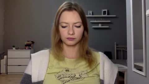 Snapshot of lux_millie chatting on 10.29.25 Millie online show from 10.29.25