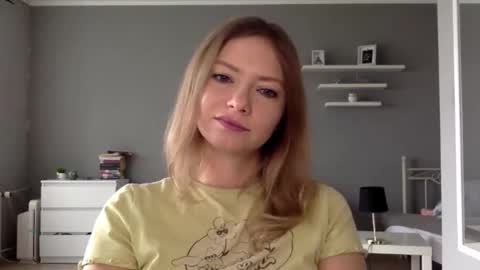 Snapshot of lux_millie chatting on 11.02.25 Millie online show from 11.02.25