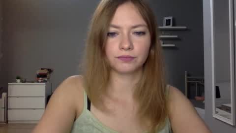 Snapshot of lux_millie chatting on 11.04.25 Millie online show from 11.04.25