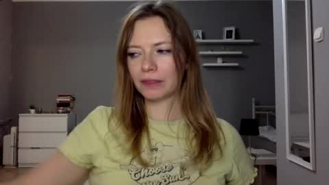 Snapshot of lux_millie chatting on 11.06.25 Millie online show from 11.06.25