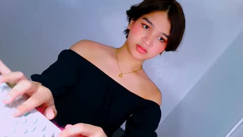 queen lux online show from 12.03.25