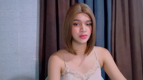 queen lux online show from 04.05.26