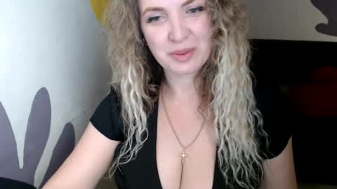 Snapshot of luxdonna chatting on 07.16.26 Donna online show from 07.16.26