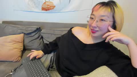 Snapshot of luxgray chatting on 01.18.25 LuxGray online show from 01.18.25